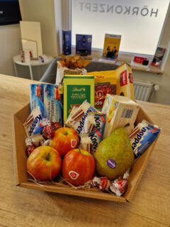 So eine schöne Überraschung! 😍 
Dieser liebevoll zusammengestellte Präsentkorb hat uns in Winsen letzte Woche den Tag versüßt – einfach mega aufmerksam! 

Danke für diese tolle Geste, wir haben uns riesig gefreut! 🤩